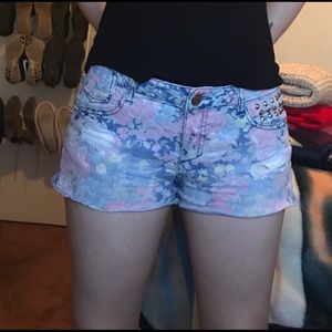 Patterned denim shorts
